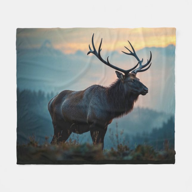 Couverture Polaire Elk sur une crête à Dawn (Devant (Horizontal))