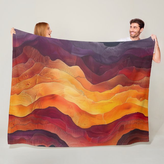 Couverture Polaire Ember Strata – Abstract Layers of Earth and Fire (En situation)