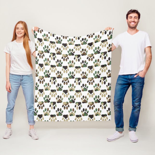 Couverture Polaire Empreinte de patte de chien à motif camouflage (En situation)