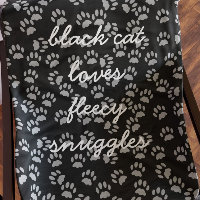 Couverture Polaire Empreinte de patte noir et gris Nom du chat Blanch (Black cat loves fleecy snuggles any time of year. Add your text to this soft and warm fleece blanket)