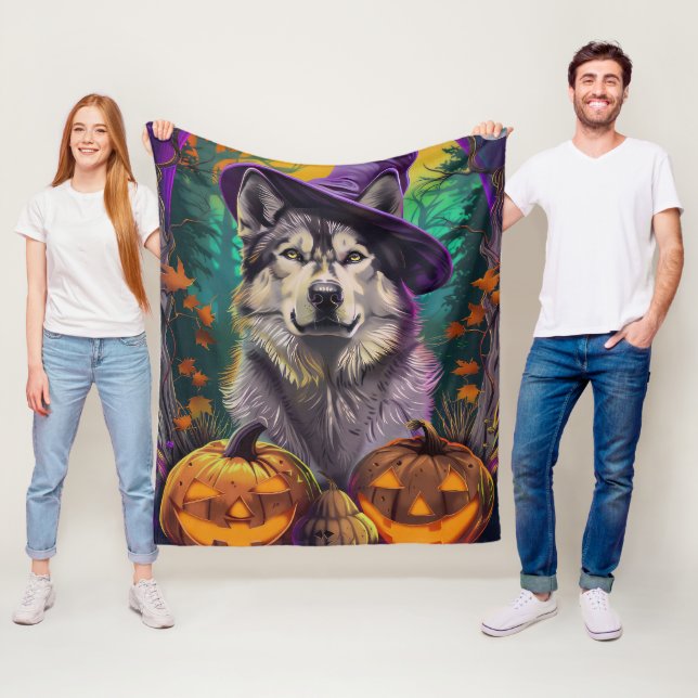 Couverture Polaire Épouvantable sorcière d'Halloween Malamute d'Alask (En situation)