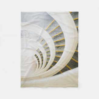 Couverture Polaire Escaliers noirs et blancs en spirale