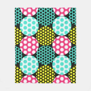 Couverture Polaire Étoiles et cercles, motif pop multicolore.
