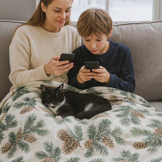 Couverture Polaire Evergreen et pommes de pin cosy  (Cozy and warm fleece blanket featuring pine branches and pinecones. )