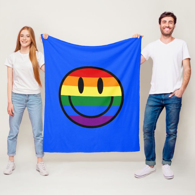 Couverture Polaire Face souriante arc-en-ciel (En situation)