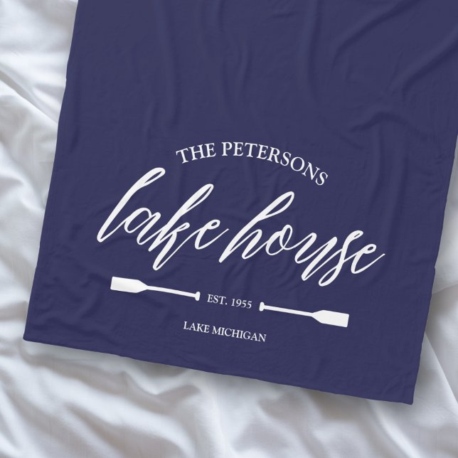 Couverture Polaire Family Lake House Location Nautique Décor Personna (Custom Lake House Blanket with Family Name Navy Blue Oar Nautical Boathouse Decor)