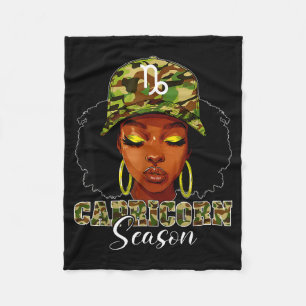 Couverture Polaire Femme noire de saison Capricorne avec chapeau de c
