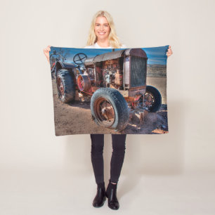 Couverture Polaire Fermes   Tracteur d'antiquité rouillé