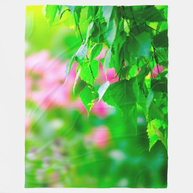 Couverture Polaire Feuilles de bouleau vertes fleurs de tulipe roses (Devant)