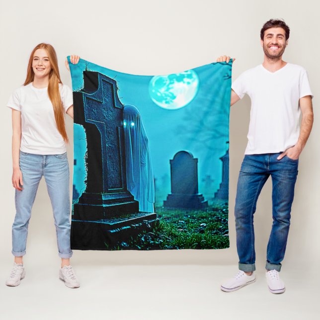 Couverture Polaire Figure Ghoost dans un modèle de cimetière (En situation)