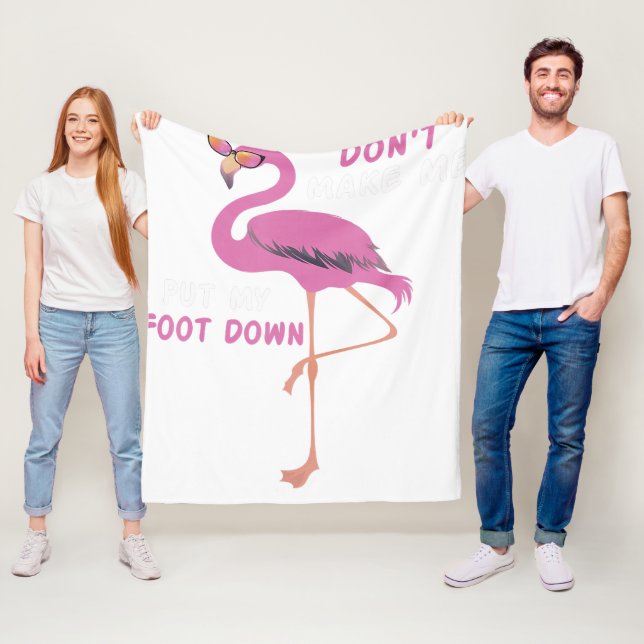 Couverture Polaire Flamant rose avec lunettes - Ne me faites pas mett (En situation)