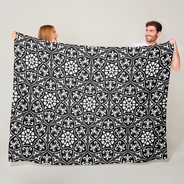 Couverture Polaire Fleur de lis noir&blanc motif floral vertical (En situation)