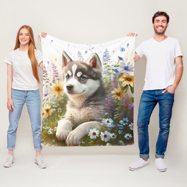 Couverture Polaire Fleurs à l'aquarelle et chiot husky sibérien (En situation)
