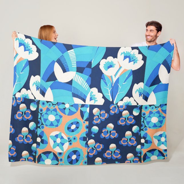 COUVERTURE POLAIRE FLEURS BLANCHES HAWAII BLEU BOLD FLORAL PATCHWORK (En situation)