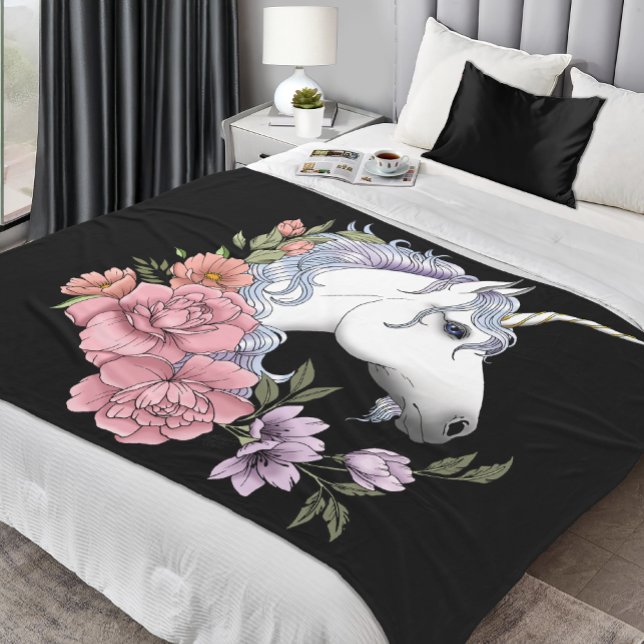 Couverture Polaire Fleurs de licorne blanche enchantée rose noir (Créateur téléchargé)