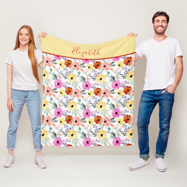 Couverture Polaire Fleurs et feuillage rose, rouge et jaune avec mono (En situation)