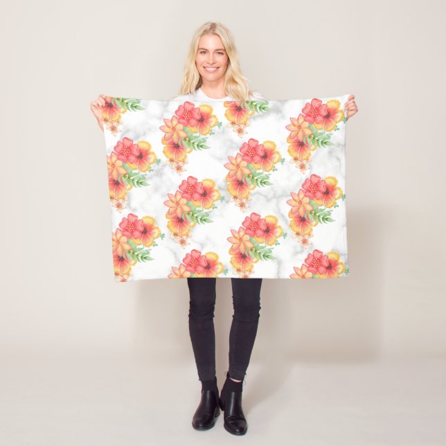 Couverture Polaire Fleurs Et Feuilles Sur Marbre (En situation)