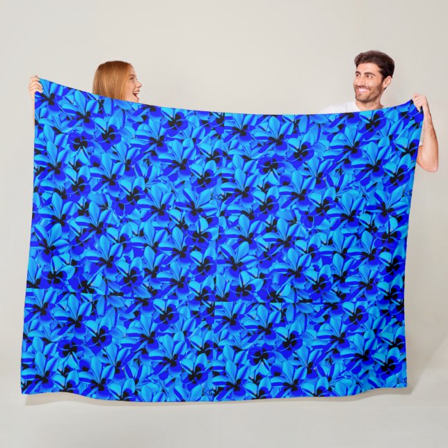 Couverture Polaire Fleurs Frangipani Deux Tons Bleus, (En situation)
