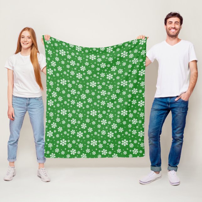 Couverture Polaire Flocons blancs sur motif vert d'hiver (En situation)