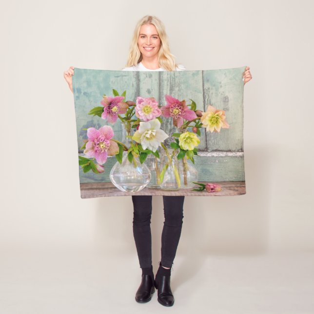 Couverture Polaire Flowers | Hellebores in Vases (En situation)
