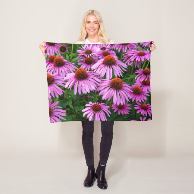 Couverture Polaire Flowers | Pink Coneflower Garden (En situation)