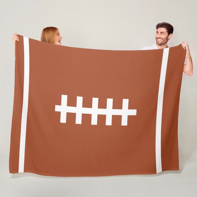 Couverture Polaire Forme Brown de football (En situation)