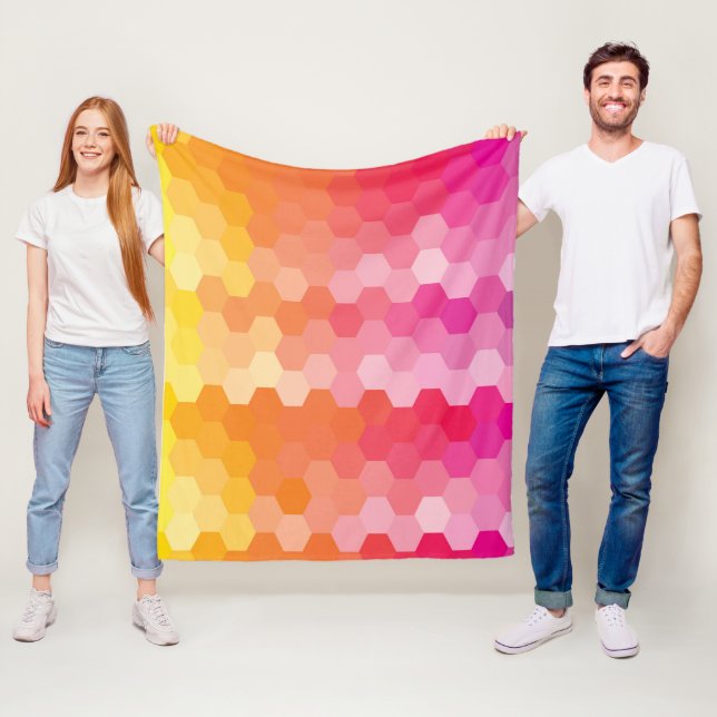 Couverture Polaire Formes Hexagones géométriques jaune rose (En situation)