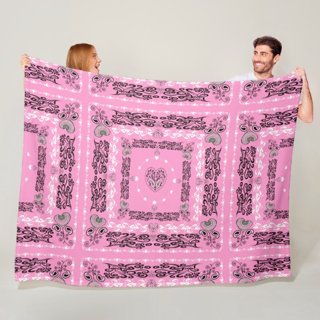 Couverture Polaire Foulard rose  (En situation)