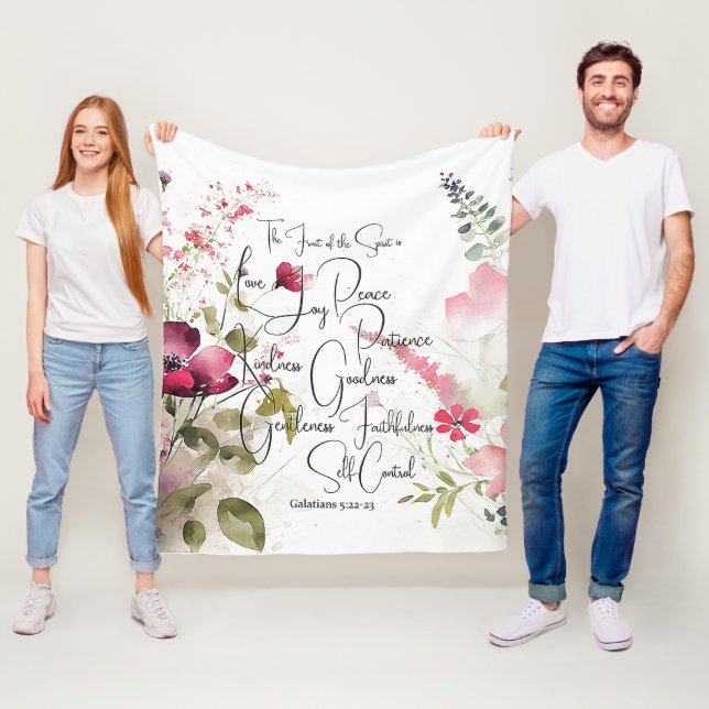 Couverture Polaire Fruit de l'Esprit floral rose (En situation)