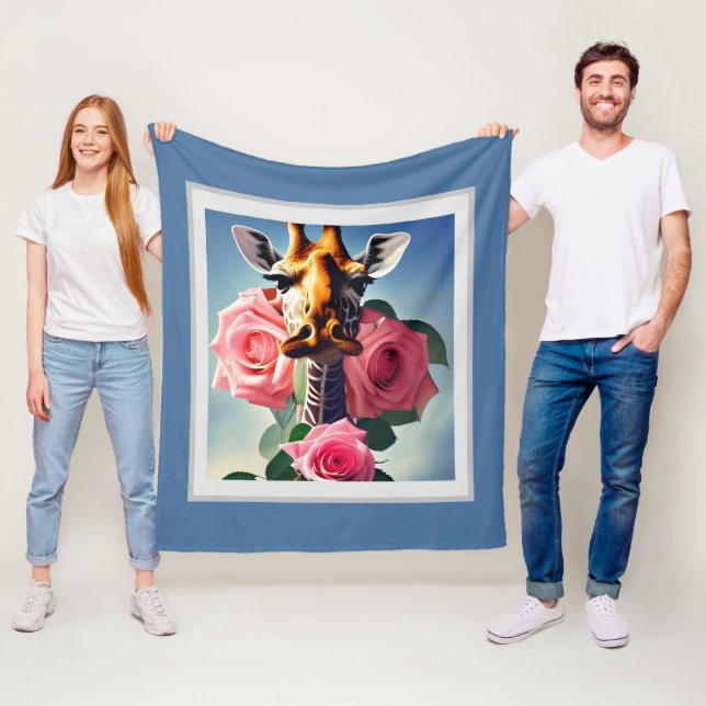 Couverture Polaire Funny Giraffe et Surreal Rose (En situation)