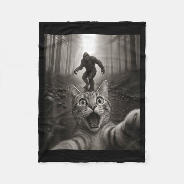 Couverture Polaire Funny Surprised Ed Cat Selfie With Bigfoot Sasquat (Devant)