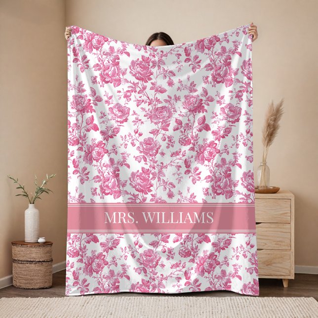Couverture Polaire Future Mrs | Toile de Jouy Rose Personnalisée pour (mother’s day gift, teacher appreciation, bridal shower gift, new mom gift, baby shower gift)