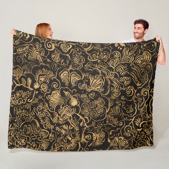 Couverture Polaire Gold Floral Baroque Pattern on Black (En situation)