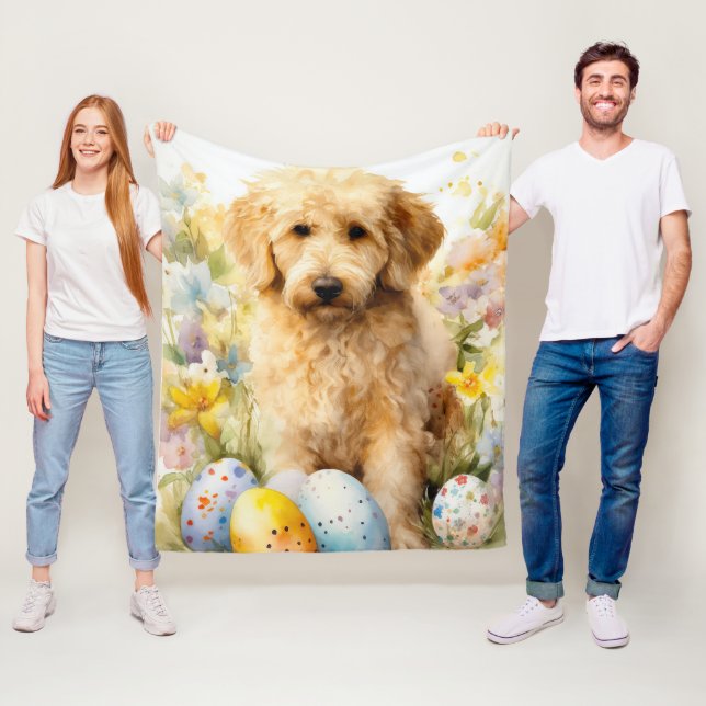 Couverture Polaire Goldendoodle aux oeufs de Pâques (En situation)