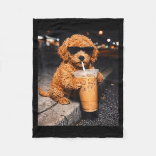 Couverture Polaire Goldendoodle buvant du café glacé mème animal drôl