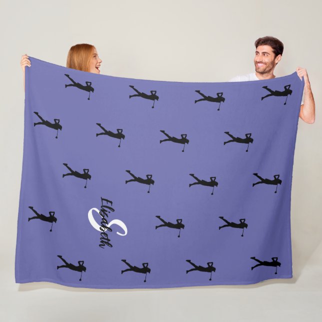Couverture Polaire Golfeuse Motif Monogramme Initiale Pervenche  (En situation)