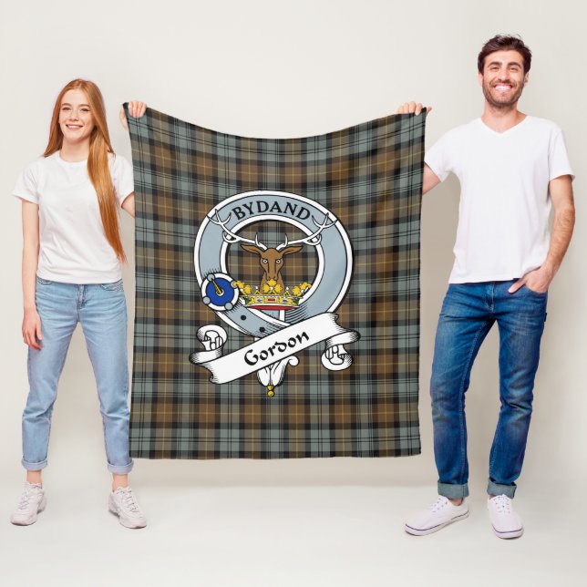 Couverture Polaire Gordon Patiné Clan Badge Tartan Plaid (En situation)