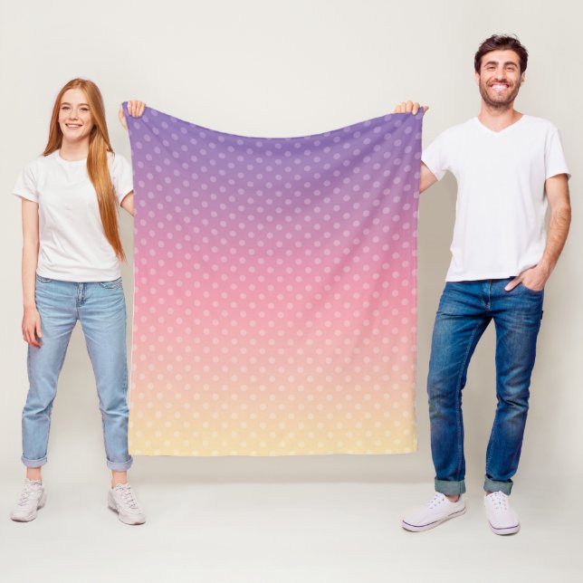 Couverture Polaire Gradient pastel colors polka dot pink violet (En situation)
