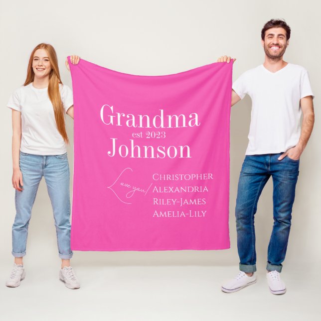 Couverture Polaire Grand-mère rose personnalisée (En situation)