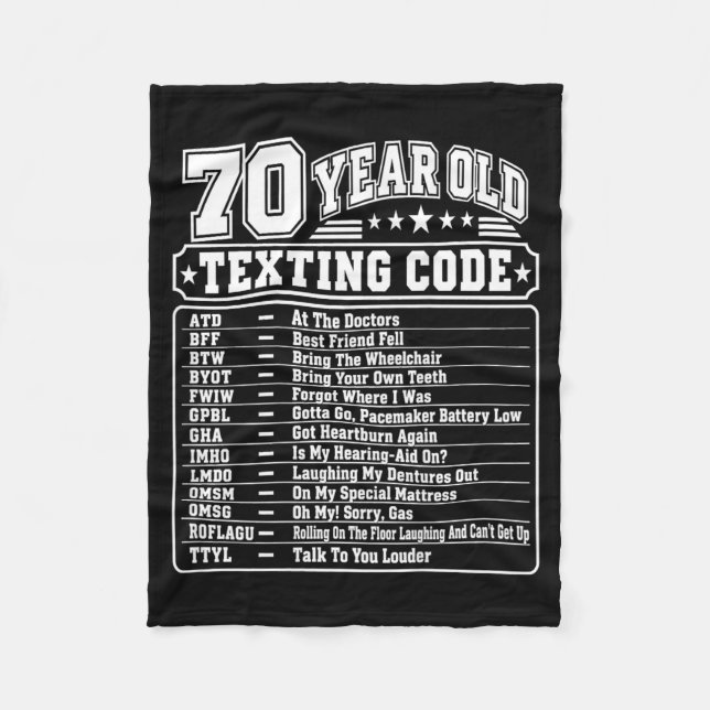 Couverture Polaire Graphisme d'un senior de 70 ans envoyant un code a (Devant)