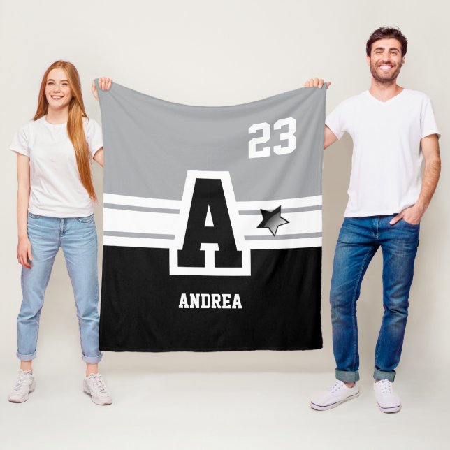 Couverture Polaire Gris et noir Toutes les lettres de sport de Varsit (En situation)