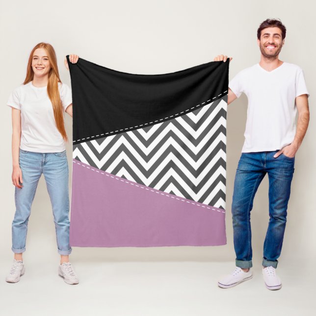 Couverture Polaire Gris Zigzag, Gris Chevron, Motif Zigzag, Violet (En situation)