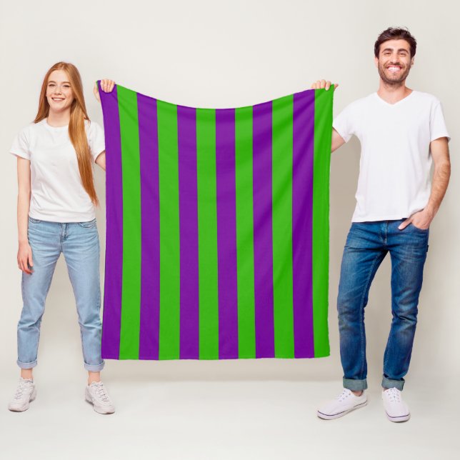 Couverture Polaire Halloween rayures en violet et vert (En situation)