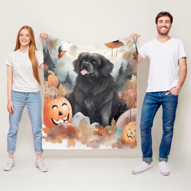 Couverture Polaire Halloween Terre-Neuve avec citrouilles épouvantabl (En situation)