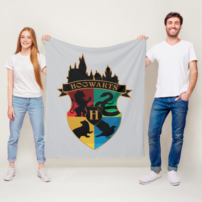 Couverture Polaire HoGWARTS™ Castle Crest House Insigne de fierté (En situation)