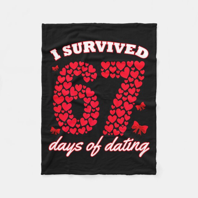 Couverture Polaire I Survived 67 Days Of Dating 6 7 Meme For Valentin (Devant)