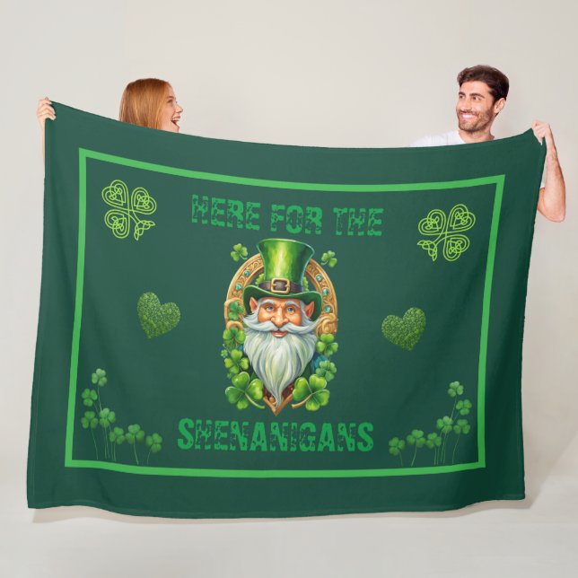 Couverture Polaire Ici pour le Leprechaun d'espiègleries Irlandais  (En situation)