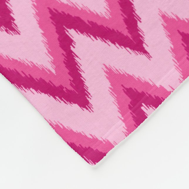 Couverture Polaire Ikat Chevron Stripes - Fuchsia et rose pâle (Coin)