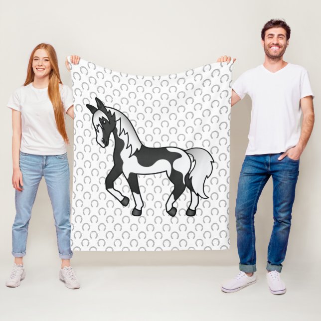Couverture Polaire Illustration de dessin animé de cheval trottant Pi (En situation)