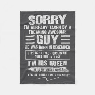 Couverture Polaire I'm Taken By Freaking Awesome Guy Born In December